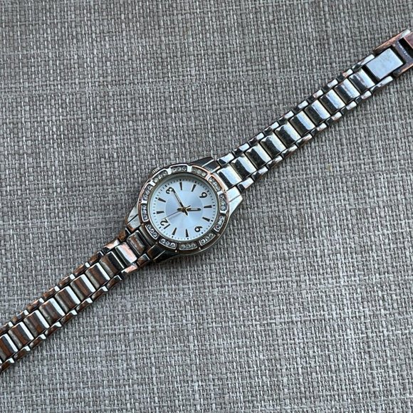 FMD Women Wrist Watch Analog Quartz Crystal Accent Bezel Silver Tone Watch - Picture 4 of 8